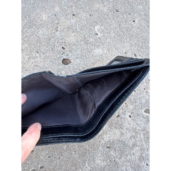 Patricia Nash Newspaper Print Reiti Wallet - Picture 8 of 12